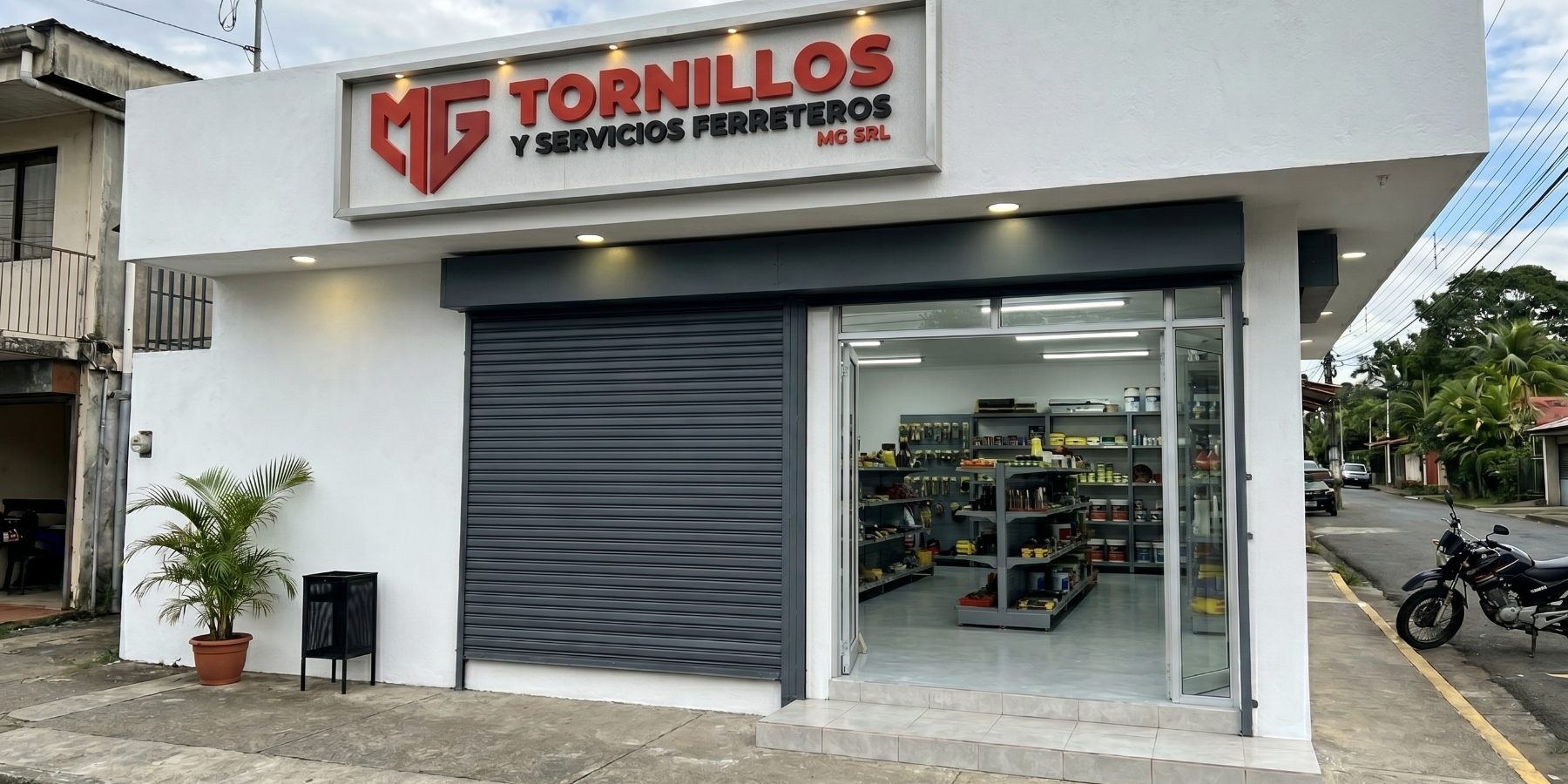 Fachada y local de Tornillos MG en San Gabriel de Aserrí
